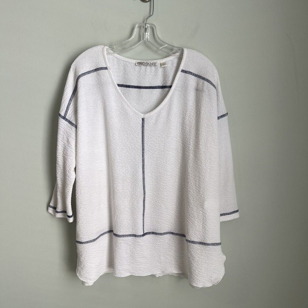 Snoskins White V-Neck 3/4 Sleeve Tunic Top